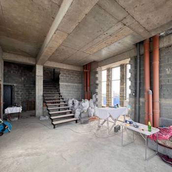 Продается 1-комнатная квартира, 268 м²