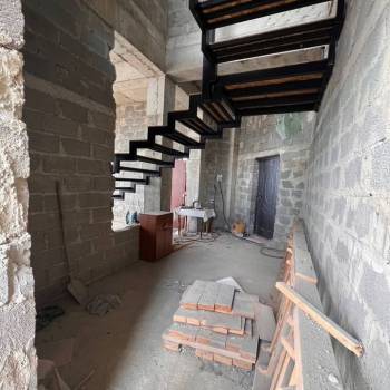 Продается 1-комнатная квартира, 268 м²