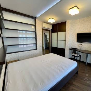 Сдается 1-комнатная квартира, 54 м²