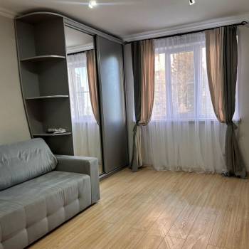 Сдается 1-комнатная квартира, 57 м²