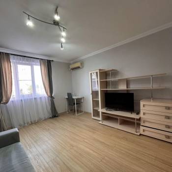Сдается 1-комнатная квартира, 57 м²