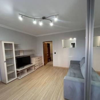 Сдается 1-комнатная квартира, 57 м²