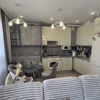 Продается 1-комнатная квартира, 54 м²