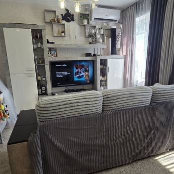 Продается 1-комнатная квартира, 54 м²