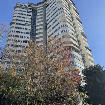 Продается 3-х комнатная квартира, 180 м²