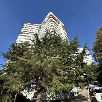 Продается 3-х комнатная квартира, 180 м²