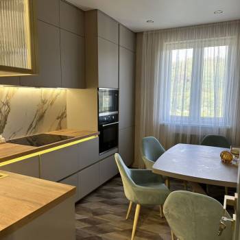 Сдается 1-комнатная квартира, 64 м²