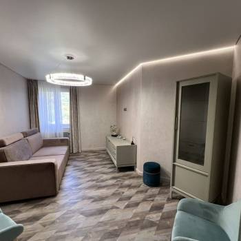 Сдается 1-комнатная квартира, 64 м²