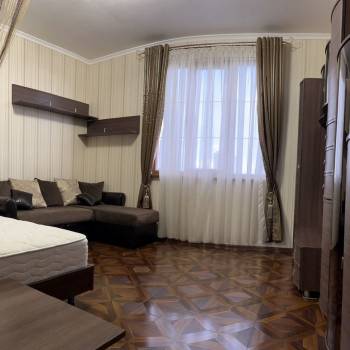 Продается 1-комнатная квартира, 42 м²