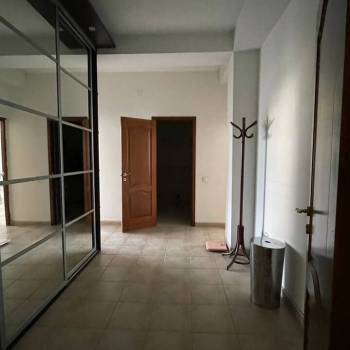 Продается 1-комнатная квартира, 90 м²
