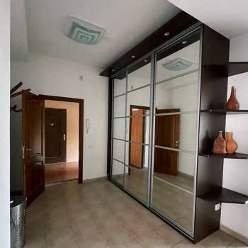 Продается 1-комнатная квартира, 90 м²