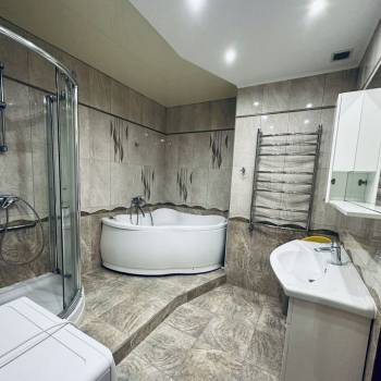 Сдается 2-х комнатная квартира, 86 м²