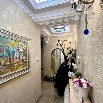 Продается Многокомнатная квартира, 90 м²