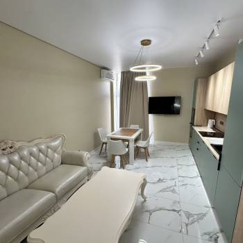 Сдается 2-х комнатная квартира, 130 м²