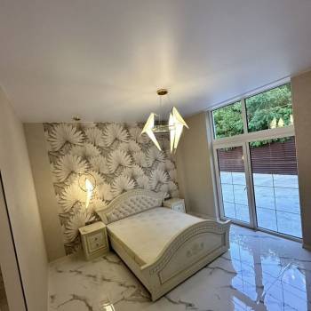 Сдается 2-х комнатная квартира, 130 м²