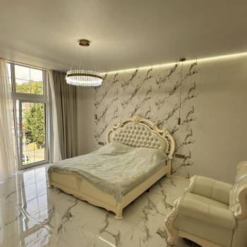 Сдается 2-х комнатная квартира, 130 м²