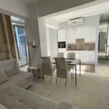 Продается 1-комнатная квартира, 120 м²