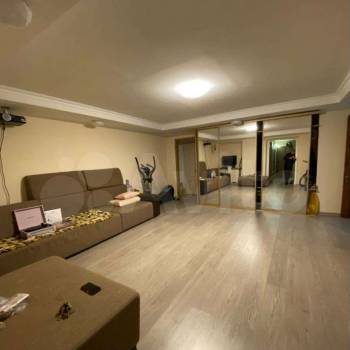 Продается Многокомнатная квартира, 101 м²