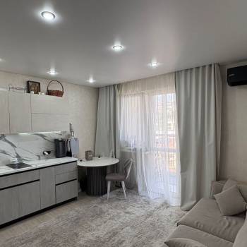 Продается 1-комнатная квартира, 42 м²
