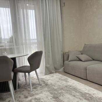 Продается 1-комнатная квартира, 42 м²