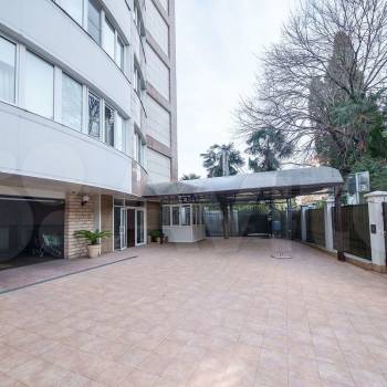 Продается 1-комнатная квартира, 104,1 м²