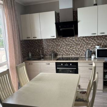 Продается 1-комнатная квартира, 66 м²