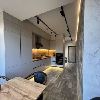 Продается 1-комнатная квартира, 69 м²