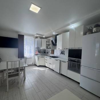 Продается Многокомнатная квартира, 60 м²