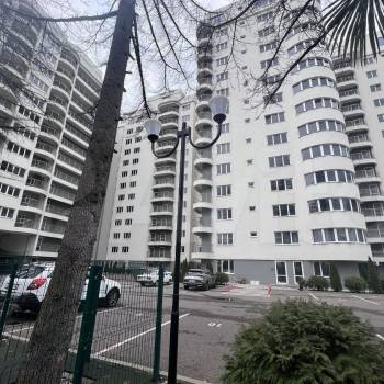 Продается 1-комнатная квартира, 105,5 м²