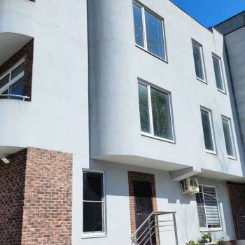 Продается 1-комнатная квартира, 100 м²