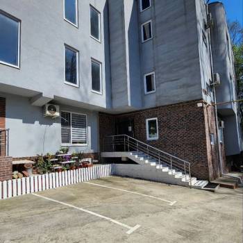 Продается 1-комнатная квартира, 100 м²
