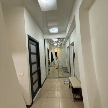 Сдается 2-х комнатная квартира, 79 м²