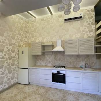 Сдается 2-х комнатная квартира, 100 м²