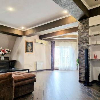 Продается Многокомнатная квартира, 160 м²
