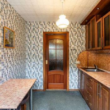 Продается 1-комнатная квартира, 76,7 м²