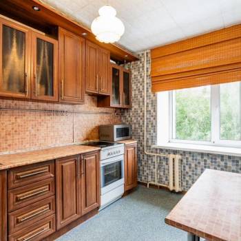 Продается 1-комнатная квартира, 76,7 м²