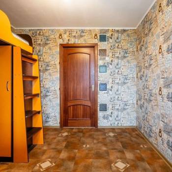 Продается 1-комнатная квартира, 76,7 м²