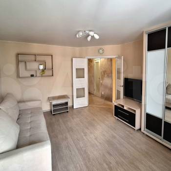 Продается 1-комнатная квартира, 42 м²