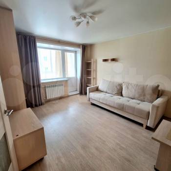 Продается 1-комнатная квартира, 42 м²