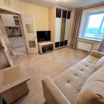 Продается 1-комнатная квартира, 42 м²