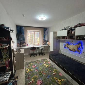 Продается Многокомнатная квартира, 77,9 м²