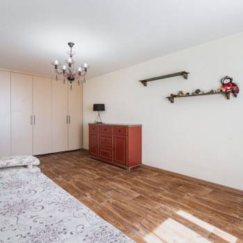 Продается 1-комнатная квартира, 42 м²