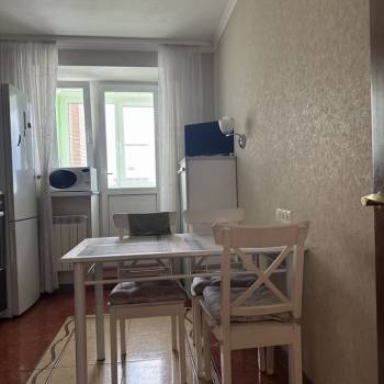 Сдается 1-комнатная квартира, 59 м²