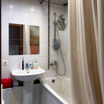 Продается 1-комнатная квартира, 42 м²