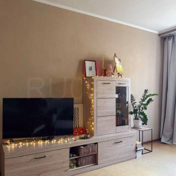 Продается 1-комнатная квартира, 42 м²
