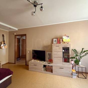 Продается 1-комнатная квартира, 42 м²