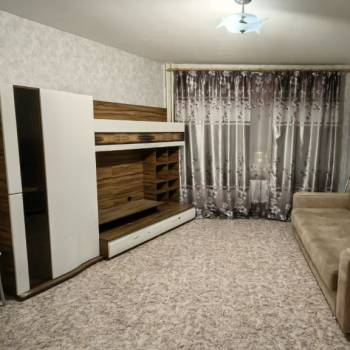Продается 1-комнатная квартира, 42 м²