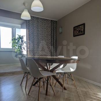 Продается Многокомнатная квартира, 100 м²