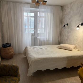 Продается 1-комнатная квартира, 42 м²
