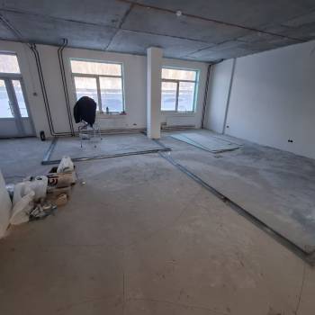 Продается 1-комнатная квартира, 130 м²